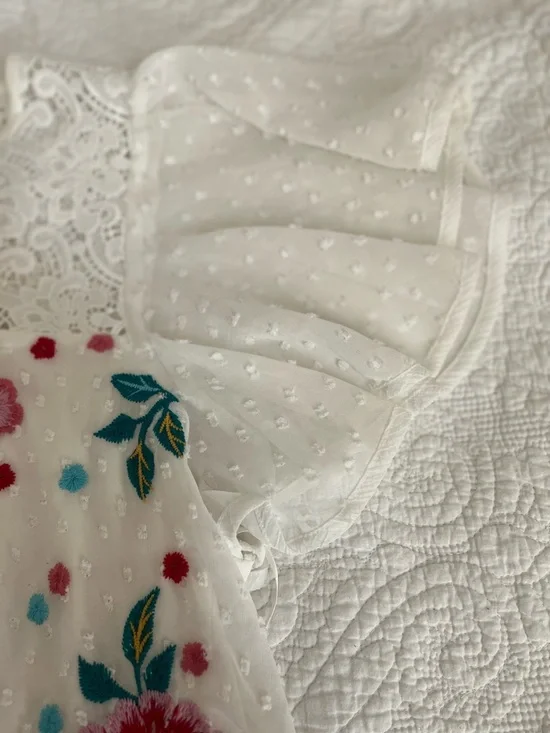 Savanna Jane White Floral Embroidered Blouse with Puff Sleeves GORGEOUS - Picture 3 of 7